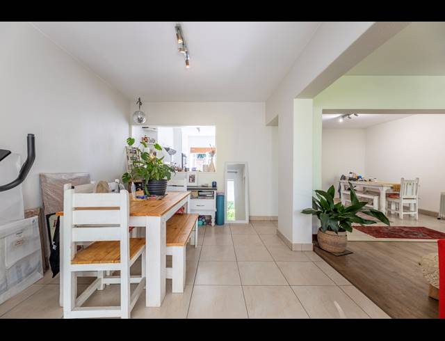 3 BEDROOM APARTMENT FOR SALE IN BRYANSTON